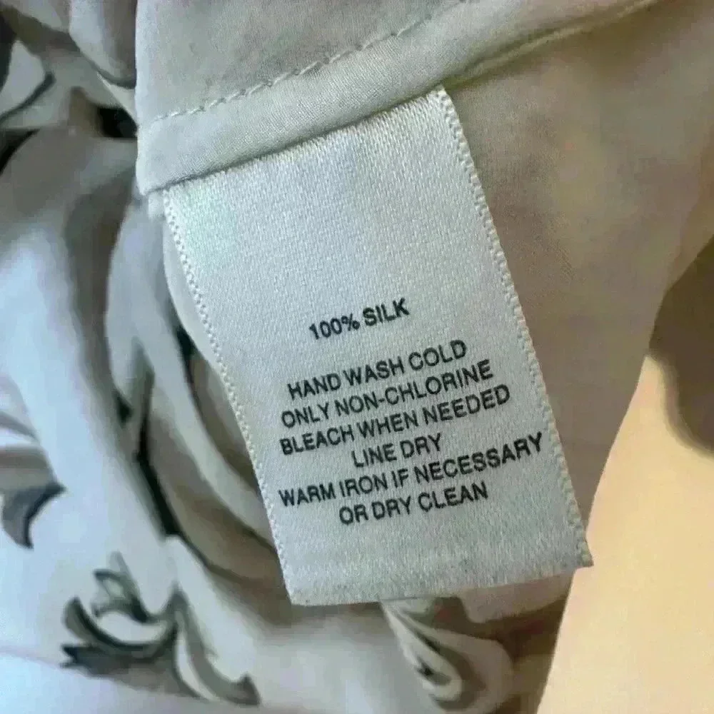 White House Black Market Floral 100% Silk Blouse - Small - Picture 5 of 5